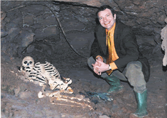 Omul de Cheddar si Adrian Targett